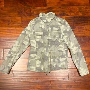 Abercrombie & Fitch Camouflage quilted cozy jacket
